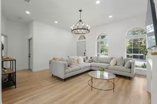 314 E Center St, Duncanville, TX 75116 - Photo 2