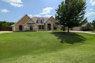 1301 Twisting Star Dr, Fort Worth, TX 76052 - Photo 2