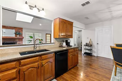 827 Yellowstone Drive, Grapevine, TX 76051 - Photo 10