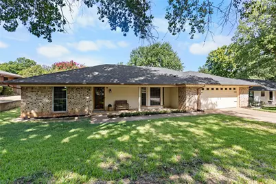 827 Yellowstone Drive, Grapevine, TX 76051 - Photo 2