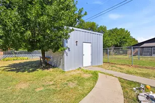 2107 10th St, Mineral Wells, TX 76067 - Photo 18