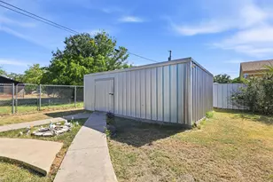 2107 10th St, Mineral Wells, TX 76067 - Photo 2