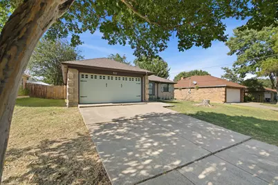 927 Freestone Drive, Arlington, TX 76017 - Photo 2