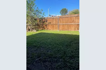 402 Graham Avenue, Dallas, TX 75223 - Photo 12