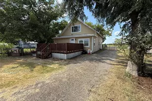 1009 W 7th St, Justin, TX 76247 - Photo 4
