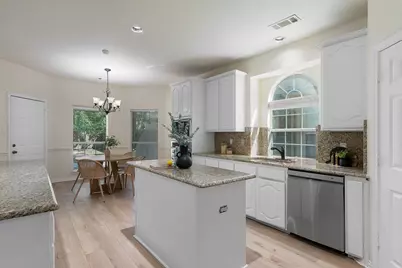 5207 W Cove Way, Grand Prairie, TX 75052 - Photo 16
