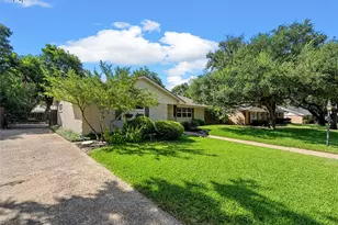 5306 Lake Crest Dr, Waco, TX 76710 - Photo 2