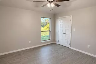 1013 Abbie Ruth Ct, Springtown, TX 76082 - Photo 8