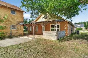 320 & 316 N 2nd St, Jacksboro, TX 76458 - Photo 2