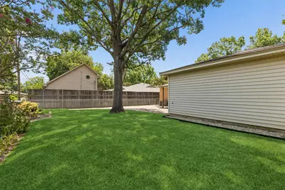 10519 Estate Lane, Dallas, TX 75238 - Photo 2