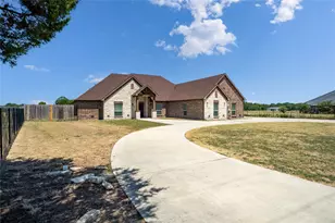 829 Meadow Lark Ln, Red Oak, TX 75154 - Photo 2