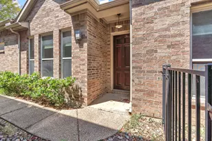 9129 Cottonwood Village Dr, Fort Worth, TX 76120 - Photo 2