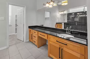 9129 Cottonwood Village Dr, Fort Worth, TX 76120 - Photo 8