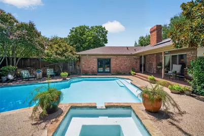 1810 S Crest, Carrollton, TX 75006 - Photo 2
