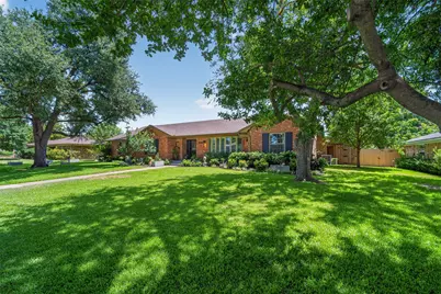 1810 S Crest, Carrollton, TX 75006 - Photo 6