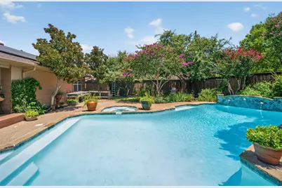 1810 S Crest, Carrollton, TX 75006 - Photo 12