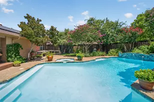 1810 S Crest, Carrollton, TX 75006 - Photo 12