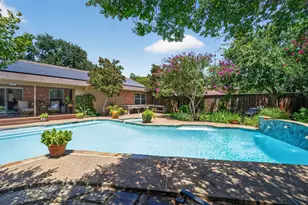 1810 S Crest, Carrollton, TX 75006 - Photo 2