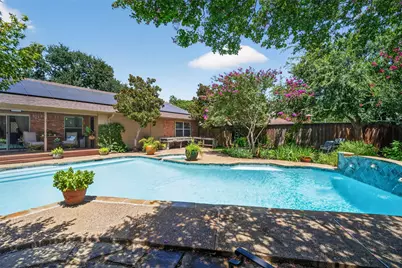 1810 S Crest, Carrollton, TX 75006 - Photo 4