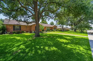 1810 S Crest, Carrollton, TX 75006 - Photo 10