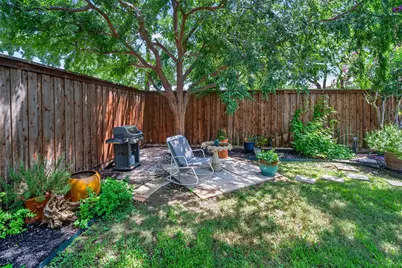 1810 S Crest, Carrollton, TX 75006 - Photo 12