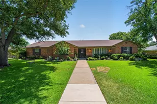 1810 S Crest, Carrollton, TX 75006 - Photo 4