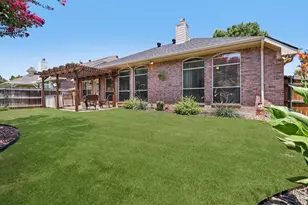 2845 Birmingham Dr, Grand Prairie, TX 75052 - Photo 4