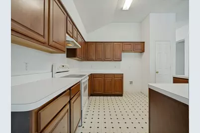 10805 Pebblecreek Court, Benbrook, TX 76126 - Photo 12