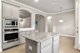 208 Burberry Dr, Grand Prairie, TX 75052 - Photo 8