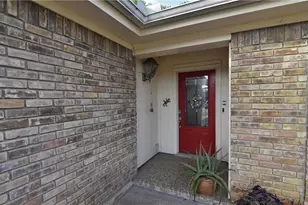1309 San Marcos Dr, Arlington, TX 76012 - Photo 2