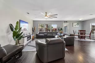 716 Snowy Orchid Ln, DeSoto, TX 75115 - Photo 2