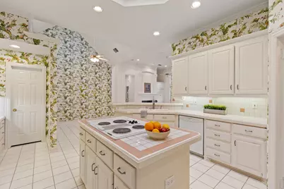 8644 Breakers Point, Dallas, TX 75243 - Photo 4