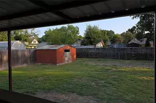608 W 6th St, Bonham, TX 75418 - Photo 10