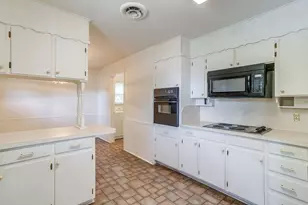 2928 Laredo Dr, Fort Worth, TX 76116 - Photo 12
