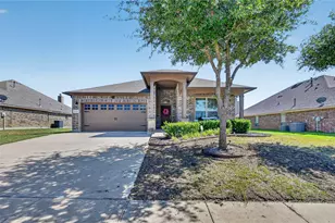 1118 Crest Ridge Dr, Glenn Heights, TX 75154 - Photo 2