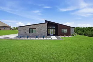 238 Martin Dr, Granbury, TX 76049 - Photo 2