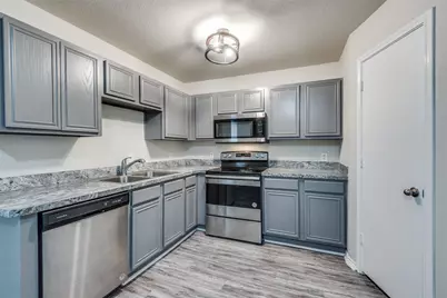 321 Queens Court S #B, Mansfield, TX 76063 - Photo 2