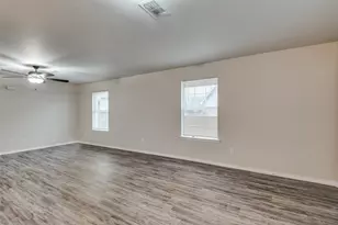 321 Queens Ct S, Mansfield, TX 76063 - Photo 10