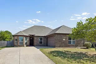 217 Troy Ln, Red Oak, TX 75154 - Photo 2