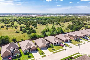 7904 Grant Ln, Greenville, TX 75402 - Photo 10