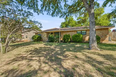 904 Spanish Trail Drive, Granbury, TX 76048 - Photo 2