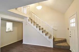 900 Valley Ridge Dr, DeSoto, TX 75115 - Photo 2
