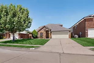 839 Evergreen Ln, Burleson, TX 76028 - Photo 1