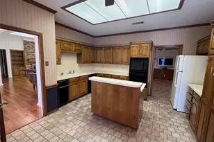 1712 Hampton Ct, Bedford, TX 76021 - Photo 4