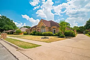 1712 Hampton Ct, Bedford, TX 76021 - Photo 2