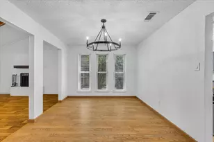 704 Matthews Ct, Arlington, TX 76012 - Photo 16