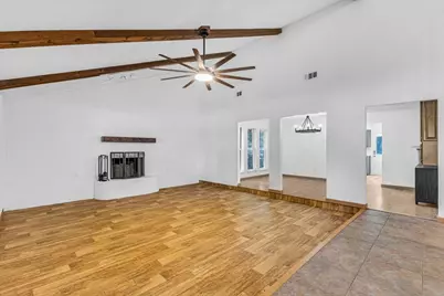 704 Matthews Court, Arlington, TX 76012 - Photo 8