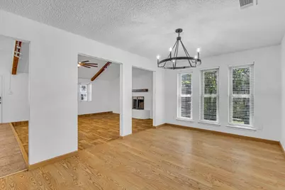 704 Matthews Court, Arlington, TX 76012 - Photo 18