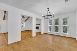 704 Matthews Ct, Arlington, TX 76012 - Photo 18
