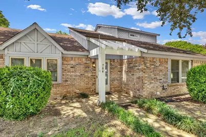 704 Matthews Court, Arlington, TX 76012 - Photo 6
